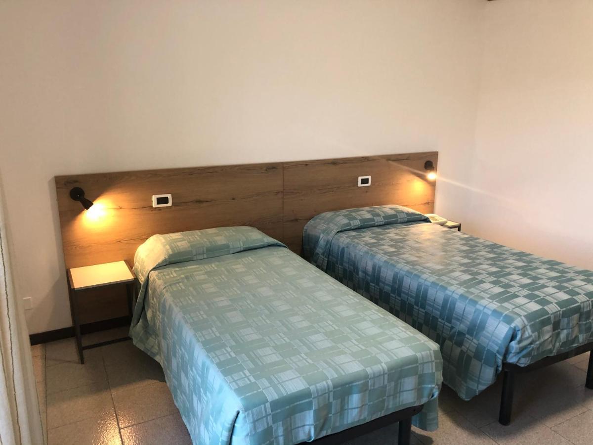 Albergo Ristorante La Greppia Montedivalli Chiesa Exteriör bild
