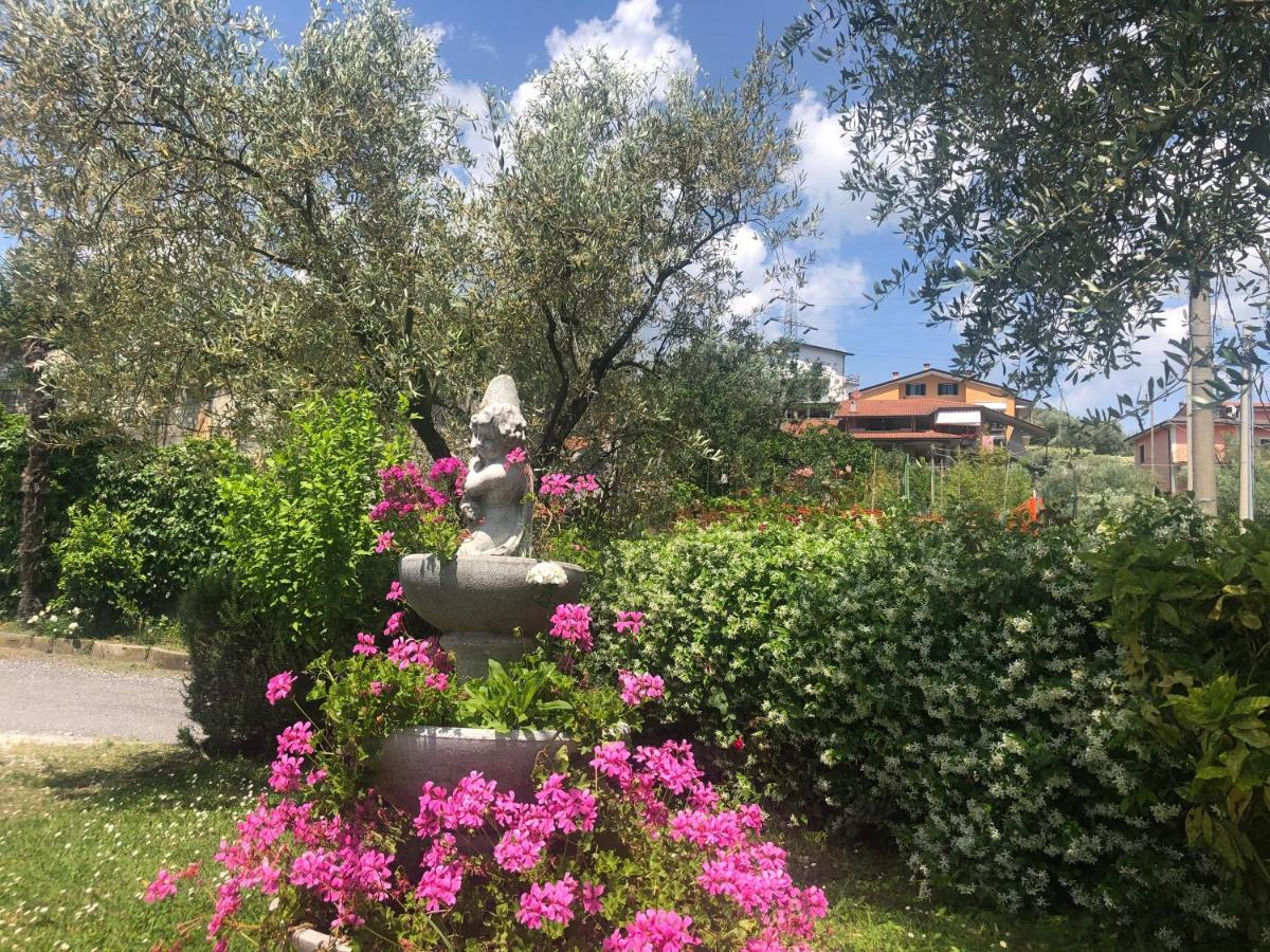Albergo Ristorante La Greppia Montedivalli Chiesa Exteriör bild