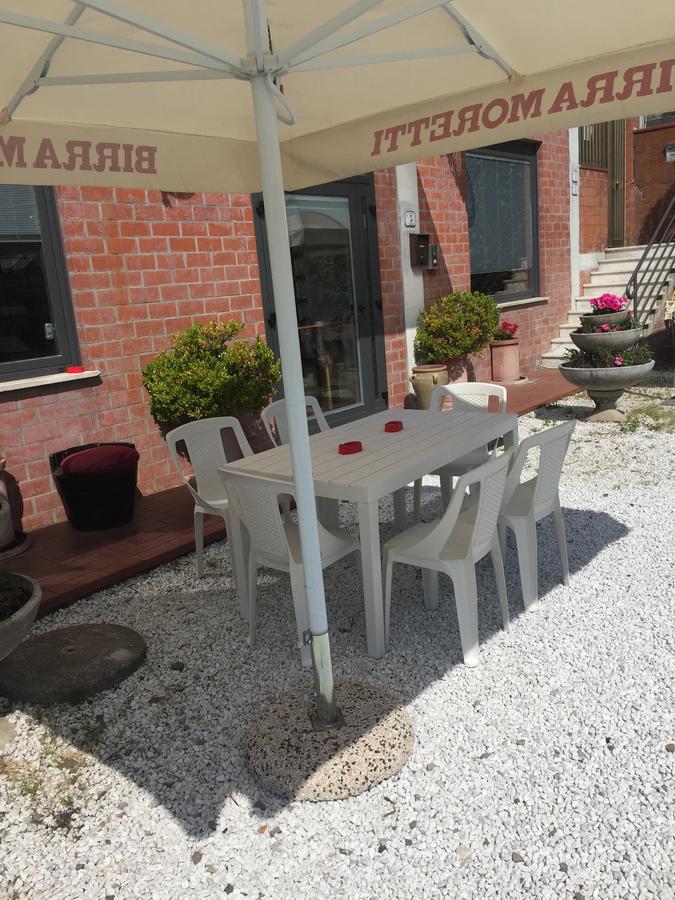 Albergo Ristorante La Greppia Montedivalli Chiesa Exteriör bild