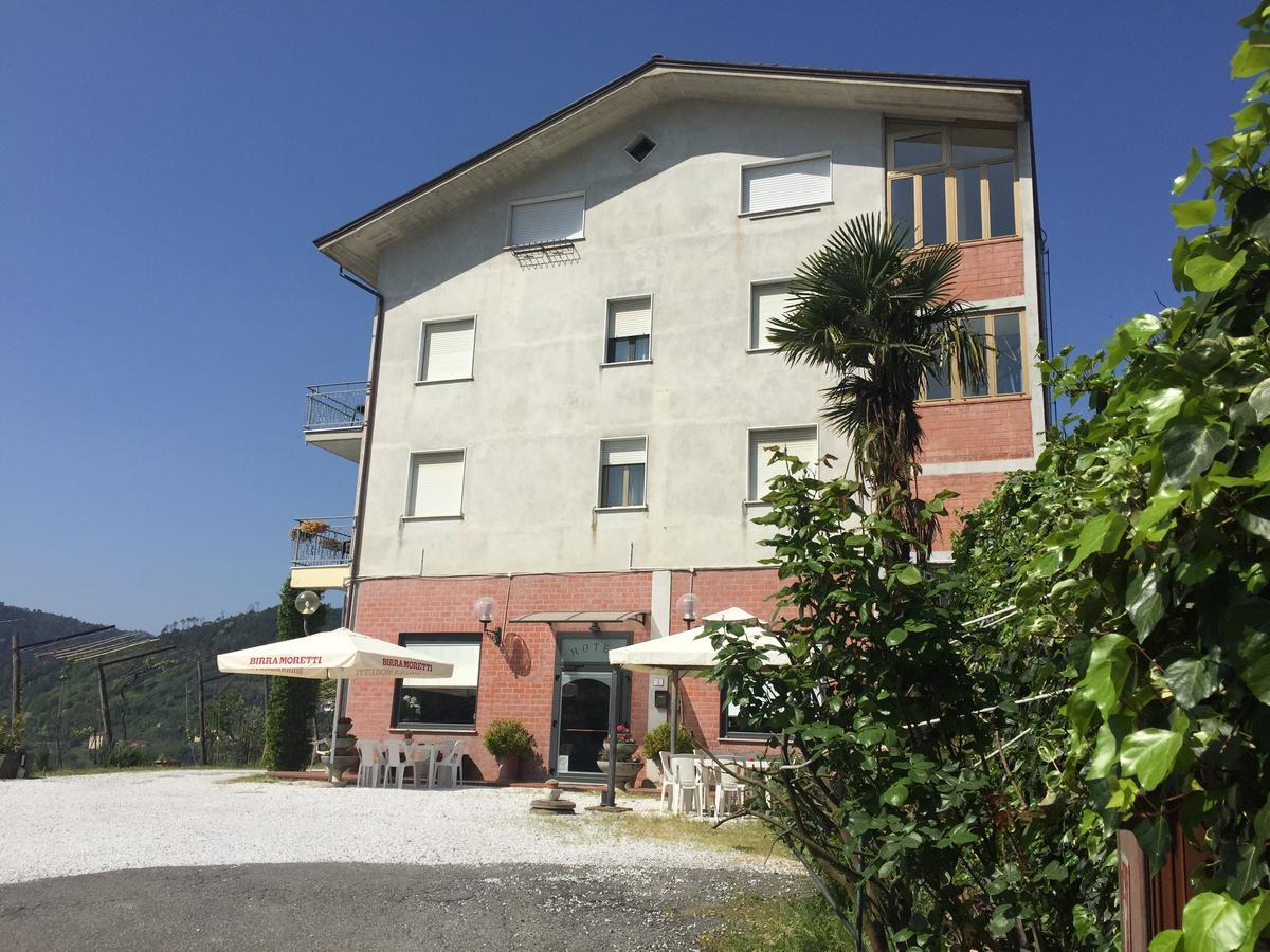 Albergo Ristorante La Greppia Montedivalli Chiesa Exteriör bild